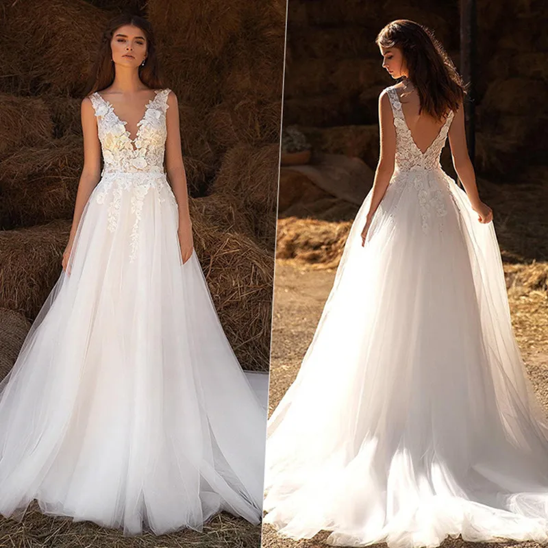 

Deep V-Neck Boho Wedding Dress with 3D Lace Flowers Backless Beach Tulle Sleeveless Sweep Train A-Line Bridal Gowns 2023
