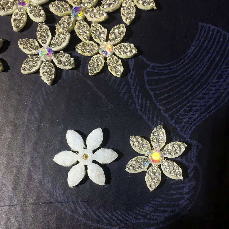 50 Stück AB Bohrer Diamant Blume Aufkleber Applikationen für DIY Haarspange Kleidersack Hut Dekorationen Patches – Detail 4