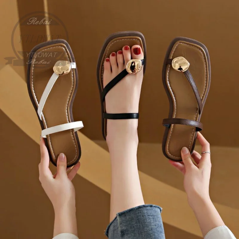 

Summer Narrow Band Women Slipper Fashion Metal Decoration Low Heel Slip On Ladies Elegant Slides Casual Outdoor Beach Flip Flop