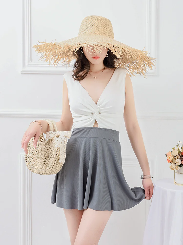 

2023 Beach Wear Short Sleeve Women's One Piece Backless Suit with Skirt Cover-up Swimsuits Bathsuits Beach Outing Robe De Plage