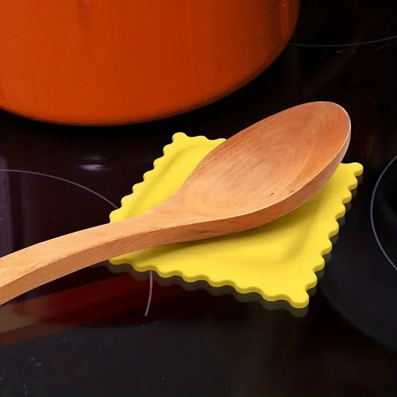 Cartoon Silicone Spoon Rest Insulating Anti-Scalding Kitchen