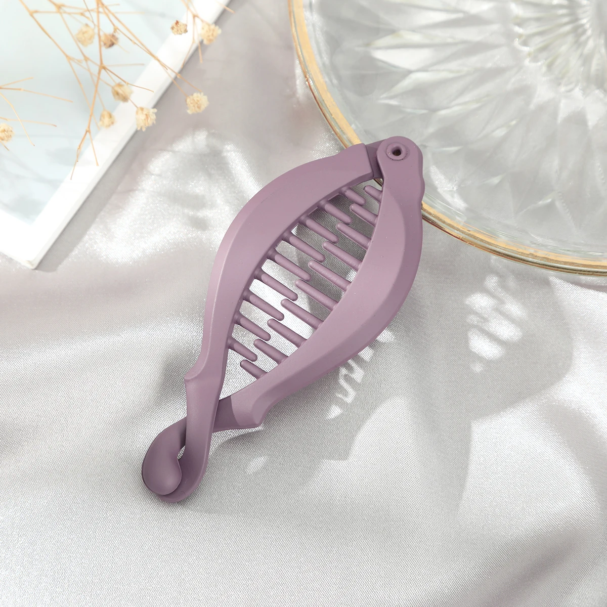 New Fashion Banana Shape Hair Clip Solid Color Fish Clip Hairpins Hair Accessories for Women Hair Clip Clamp Hair Accessories