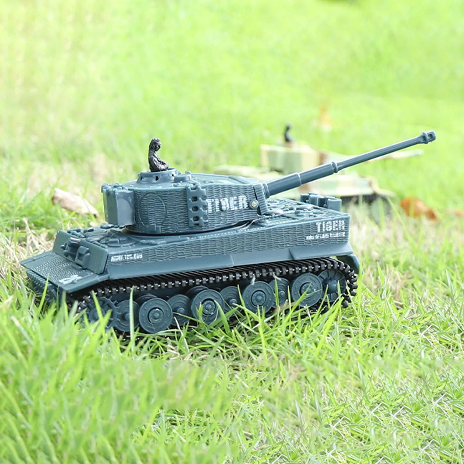 1/72 RTR RC Tank German Tiger Battle Tank Turret 360°Rotation Mini Painted and Assembled Shooting Sound Toy Model for Kids 2