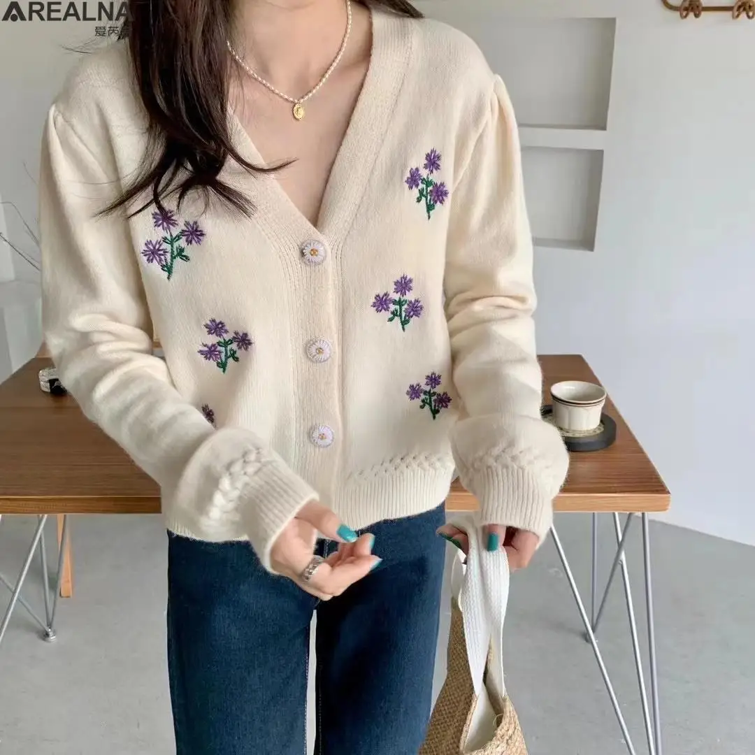 

Autumn 2023 Women V-neck Floral embroidery Cardigan Casual Loose Sweater Korean Fashion Temperament Knitted Jacket Outerwear