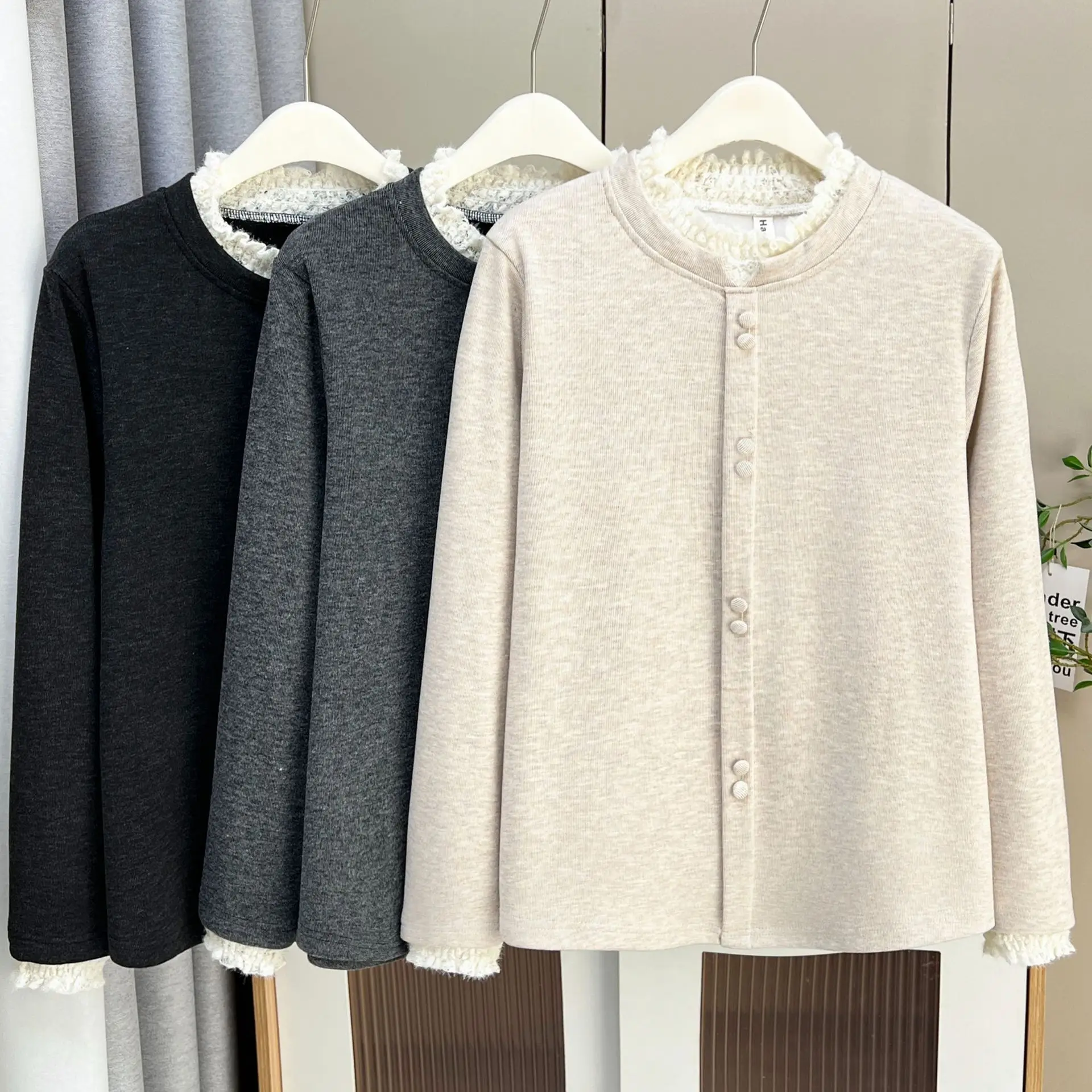 XXXXL Fashion Plus Size Woman Clothing T-Shirt New Autumn And Winter Style V-neck Lace Ruffled Collar Fleece Warm Inner Top 2553