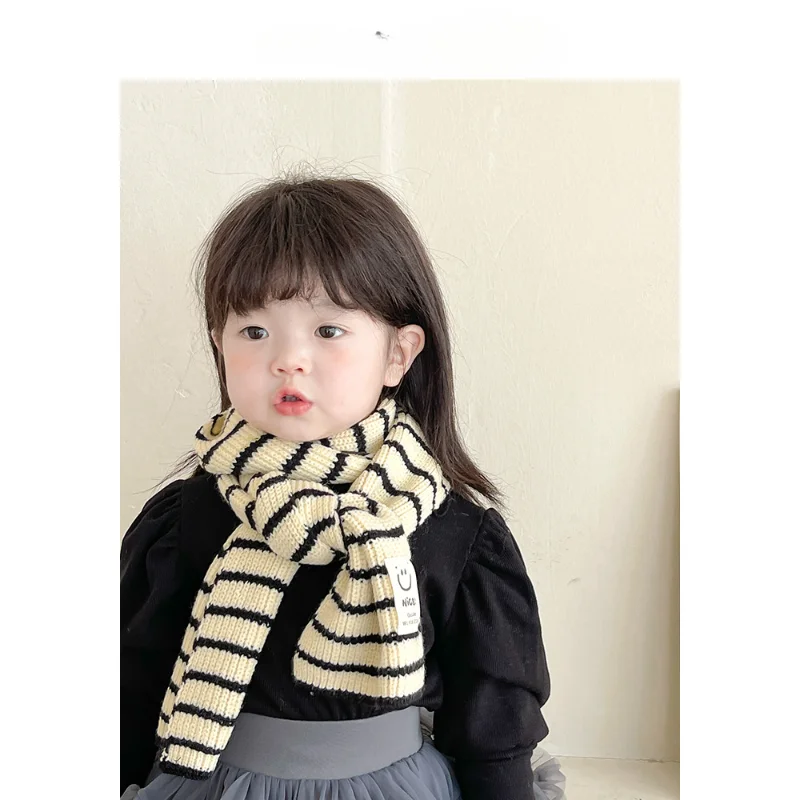 

Classic Striped Children's Scarf Smiling Face Patch Thickened Warm and Fashionable Versatile for Baby Neck in Winter