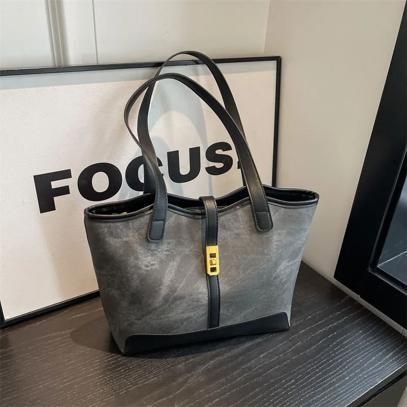 Large Capacity Versatile Casual Tote Women's New 2024 Simple Texture Big Contrast Color Commuter Work Shoulder Bag