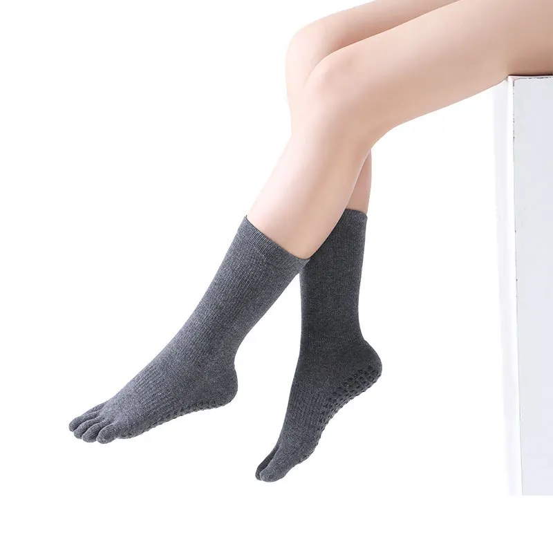 

New Autumn and Winter Mid-tube Yoga Socks Women's Tall Tube Split Toe Cotton Socks Warm and Non-slip Five-finger Socks