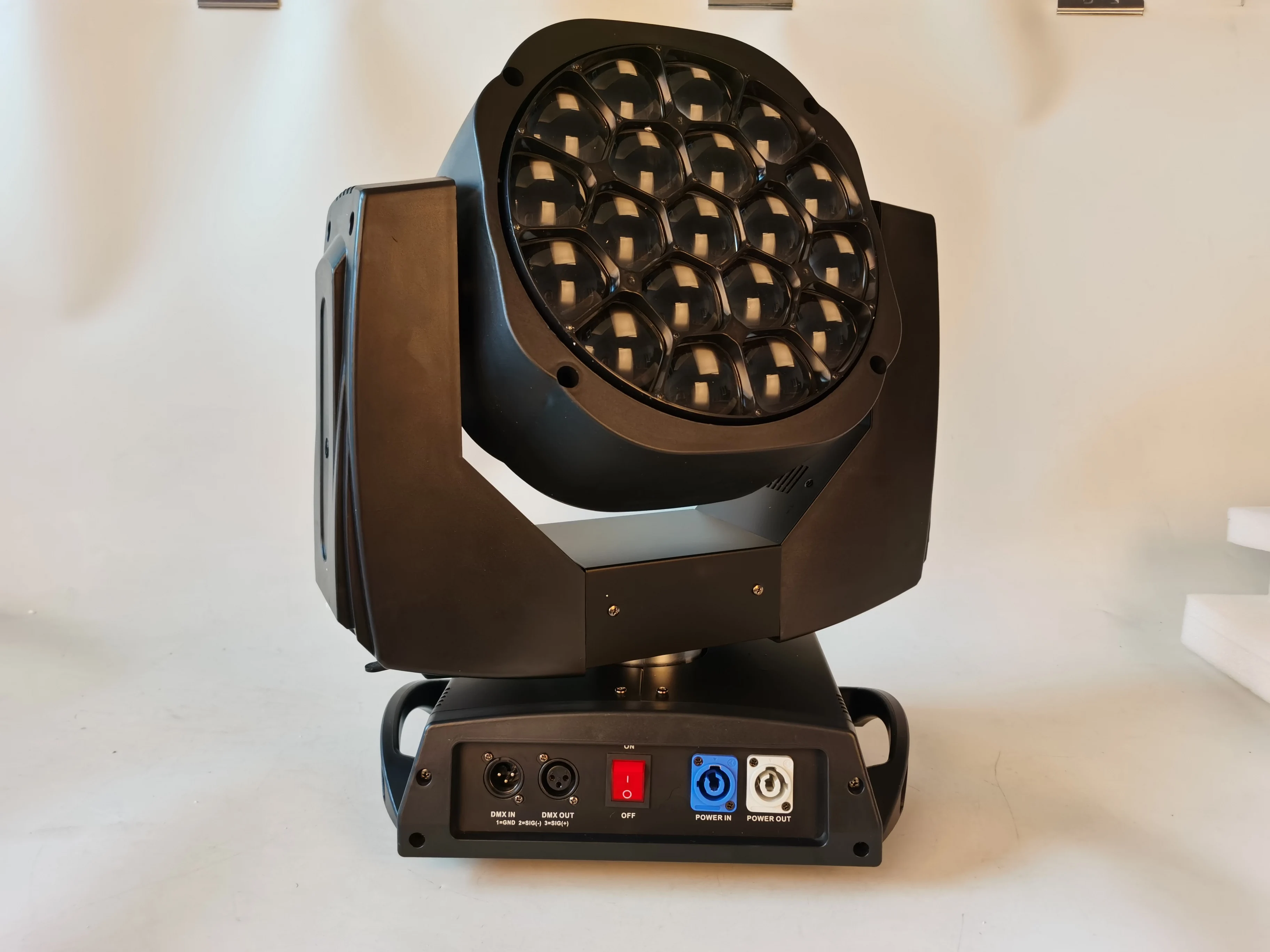 4 pieces with flycase 19*25w Led Bee Eye Moving Head 4IN 1 Stage Wash zoom Movin