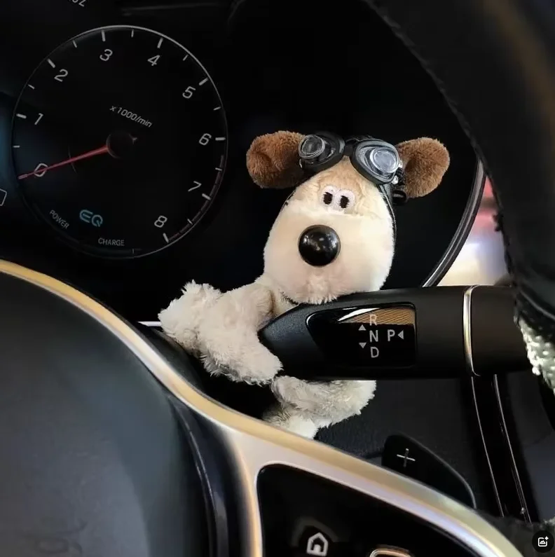 1 adet Peluş Süsler Araba İç Malzemeleri Araba Dekorasyon Bebek Pilot Köpek Yaratıcı Aksesuarları Huai Gua Otomatik Kapı Dashboard