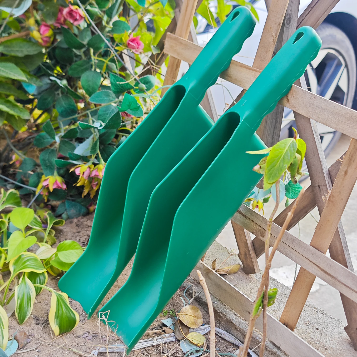 Description Picture 4 of itemGutter Getter Scoop Plastic Multi-purpose Cleaning Roof Eaves Leaf Scoops Pets Feeding Shovel Home Garden Dirt Cleaner Products