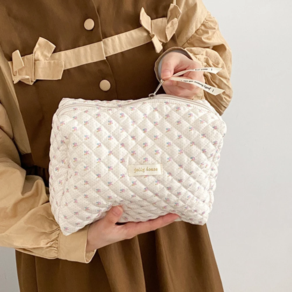 Women Makeup Handbags Zipper Korean Quilted Travel Organizer Portable Make Up Pouch Floral Print Large Capacity for Travel