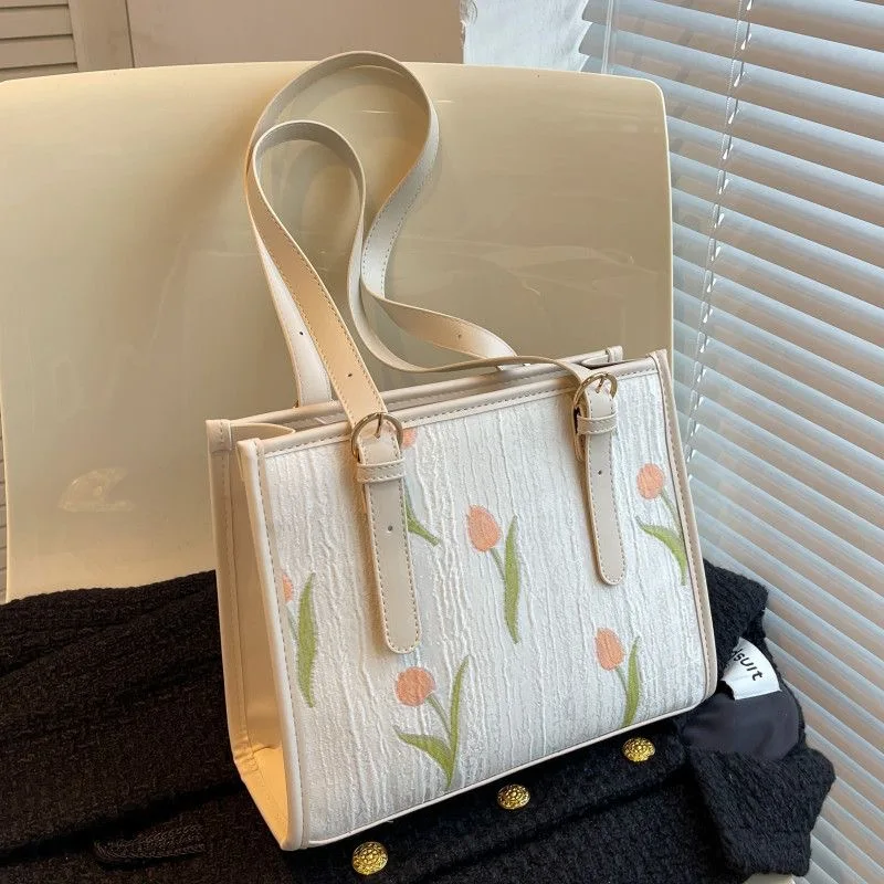 

Large capacity, high-end, niche, versatile commuting handbag