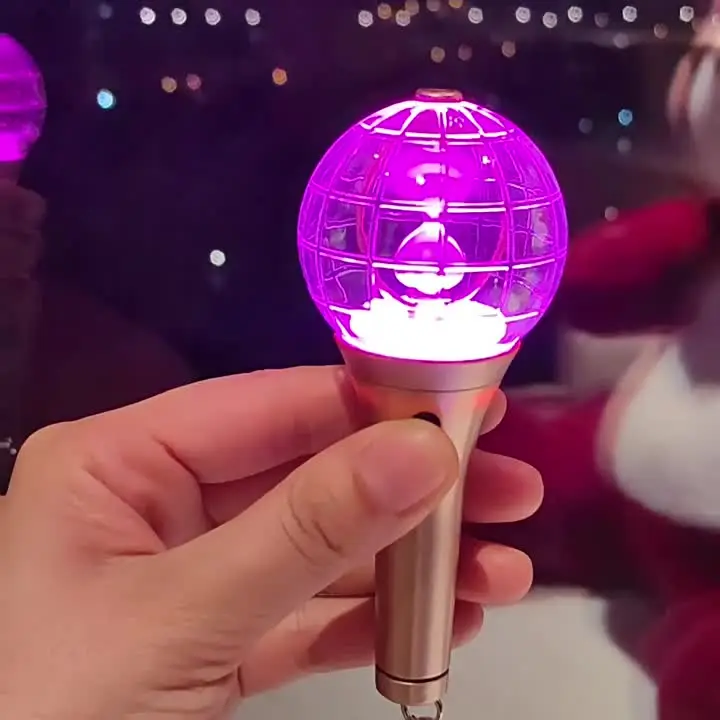 Kpop ATEEZ ミニライトスティックキーホルダークリエイティブライト