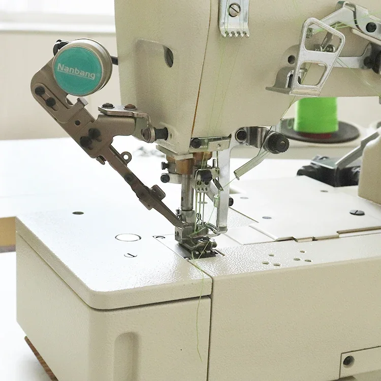 China High Speed Industrial Overlock Sewing Machine For Handkerchief