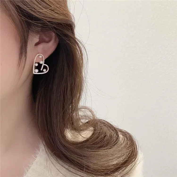 2023 New Fashion Trend Unique Design Elegant Exquisite Light Luxury Love Earrings For Women Jewelry Wedding Party Premium Gift