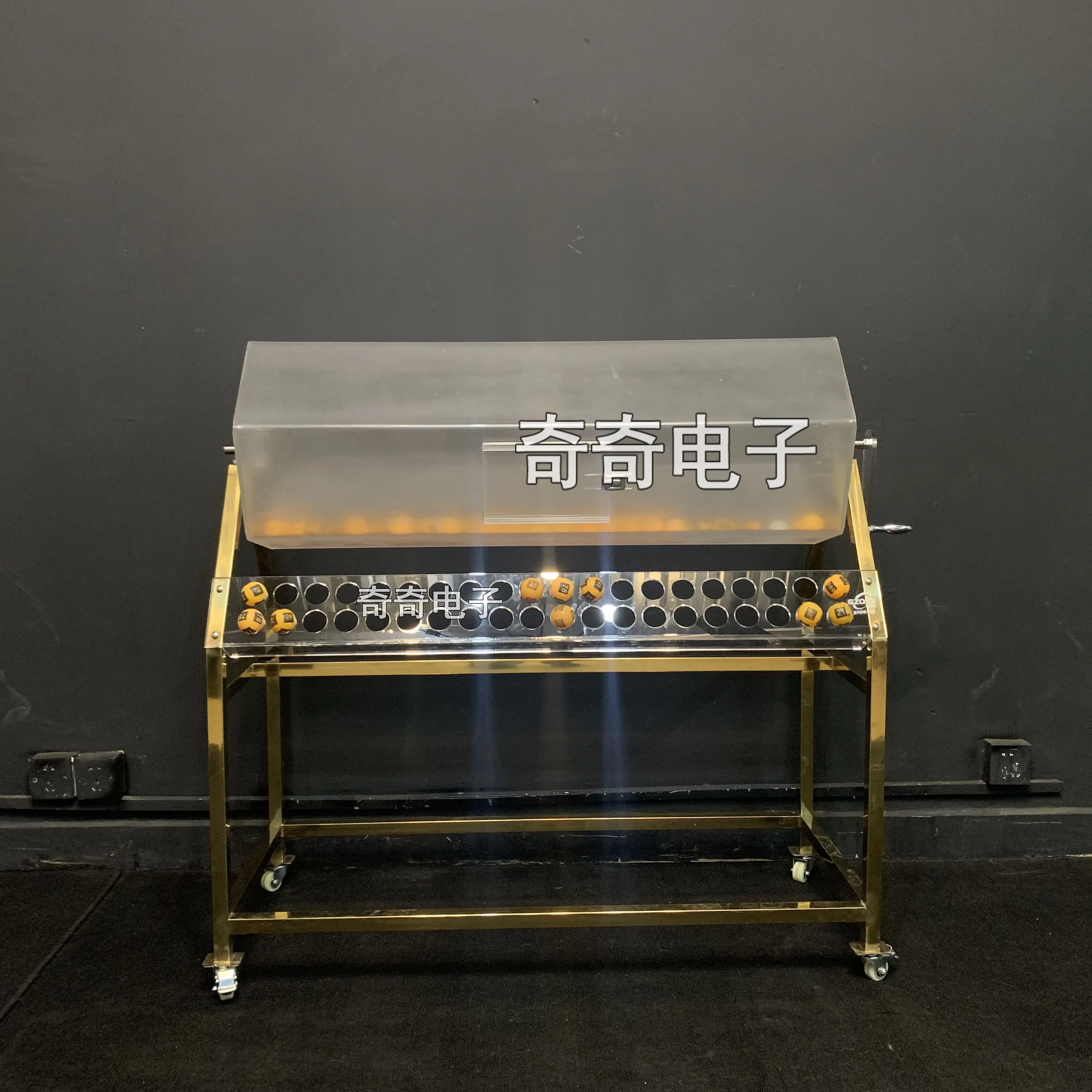 Guangzhou Qiqi Electronics direct polygonal manual lottery box, hand crank prize display rack, lottery box 500 balls