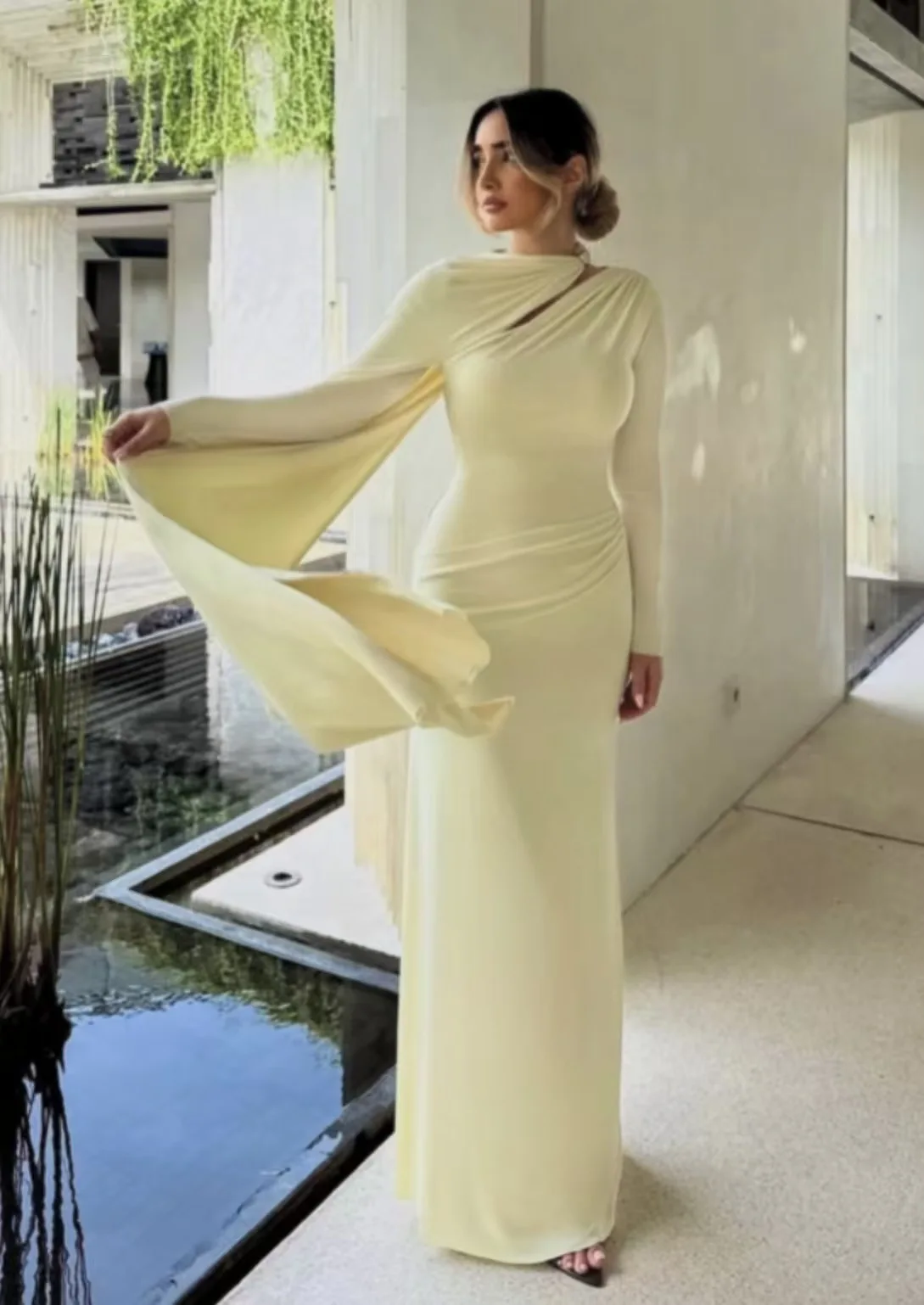 فستان نسائي