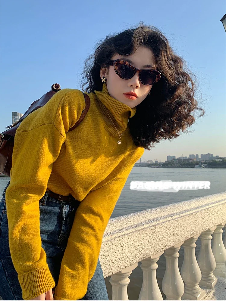 

Retro lazy cashmere sweater with turtleneck and red jacket plus size
