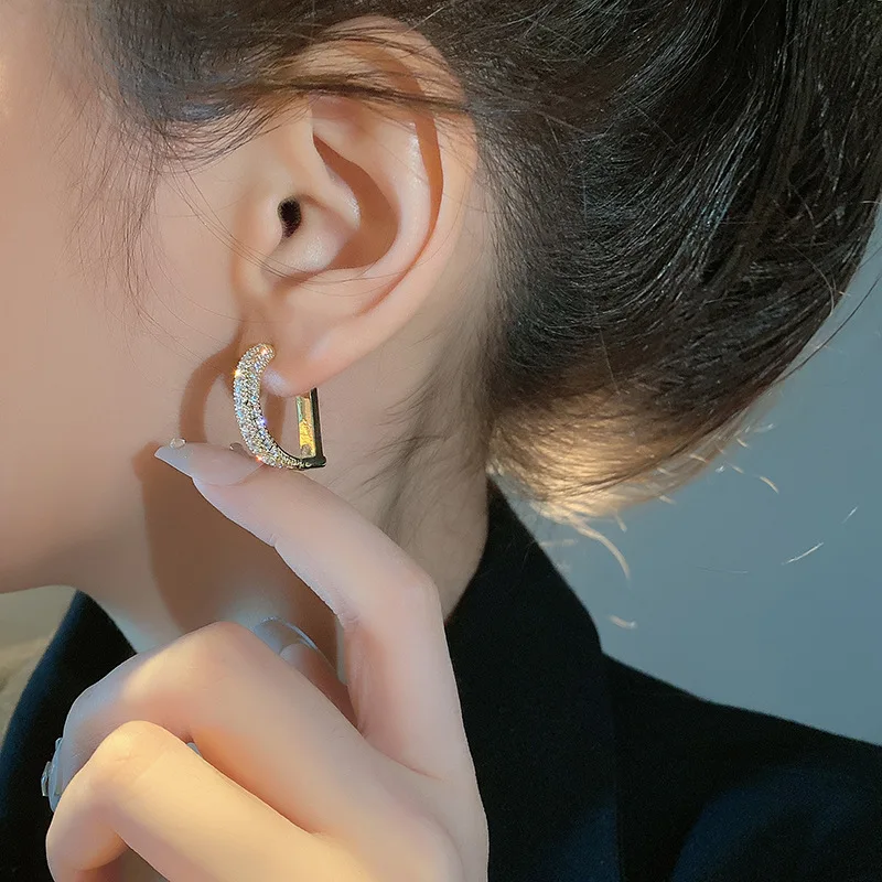 New Fashion Full of Rhinestone Letter D Earrings For Women Luxury Brand Gold Color Metal Small Earrings Party Jewelry Gift stud earrings dangle earrings