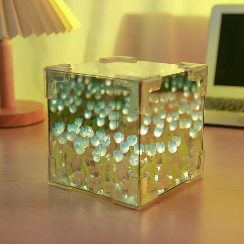 Tulip-cube Mirror Lamp