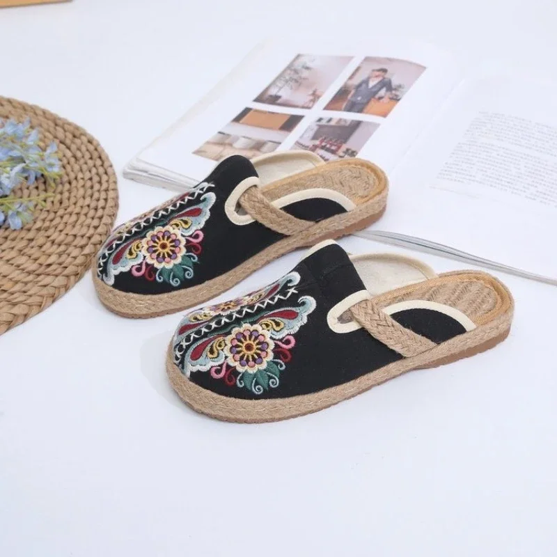 

Summer Women's Closed Toe Flat Half Slippers New Fashion Light Slip on Casual Walking Shoes for Women Outdoor Mules Slides Shoes