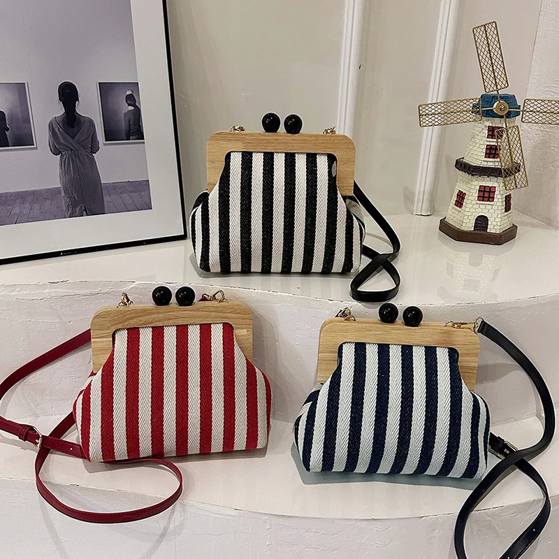 

New Striped Canvas Wooden Grip Clutch Bag Fashionable and Exquisite Celebrity Has The Same Shoulder Messenger Bags