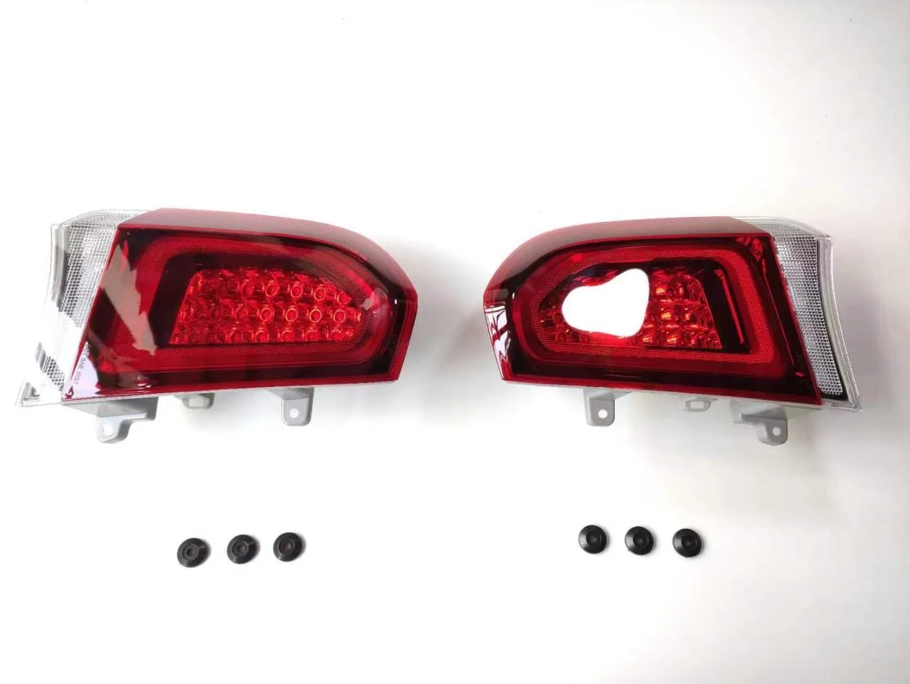 

68225358AC 68400295AA 68225359AC 68400331AA for Chrysler 300c 15-23 US Tail lights black background, without rear fog lights