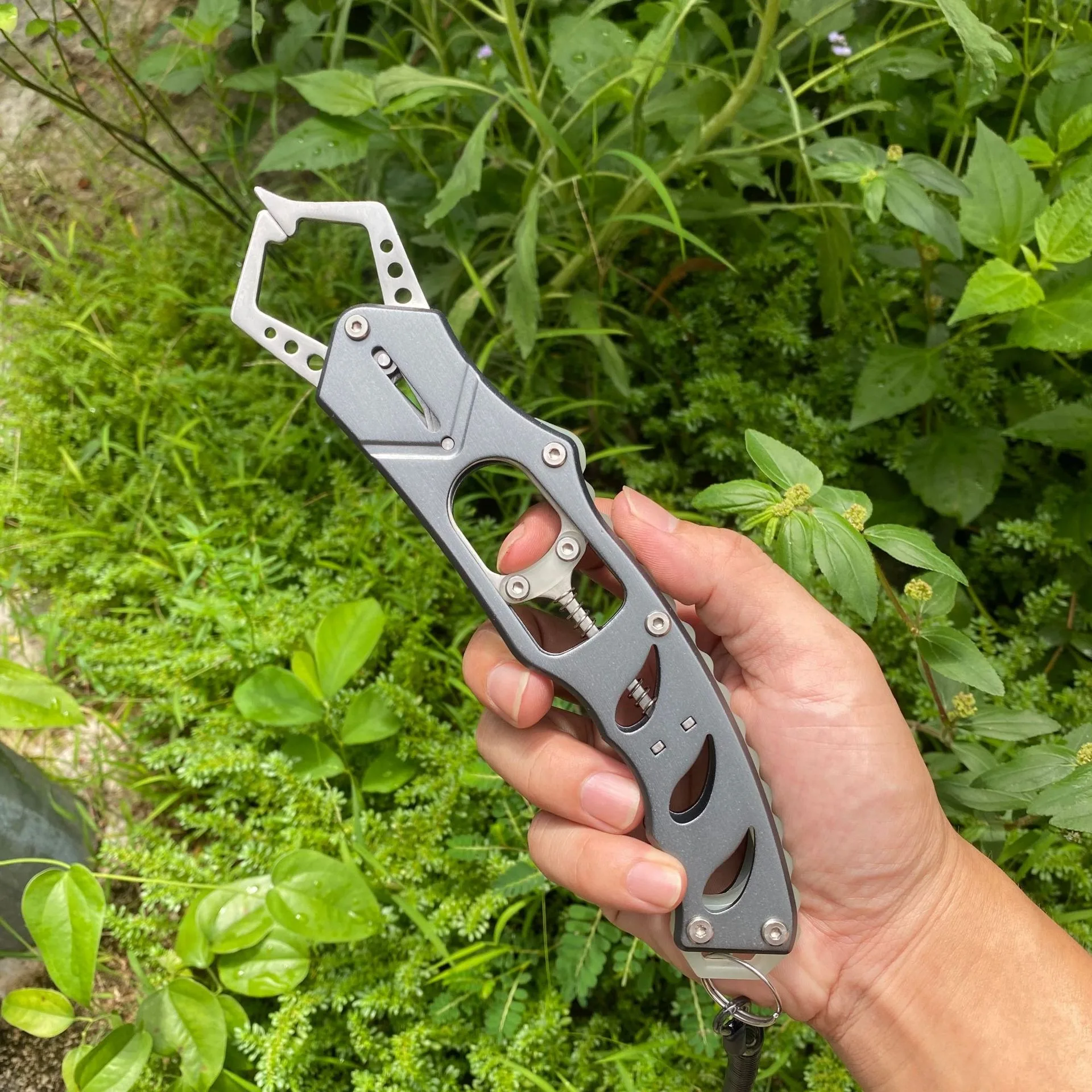 Fish Lip Gripper 21cm Aluminum Alloy Fish Controller Stainless Steel Luminous controller Fishing Tools Accessories