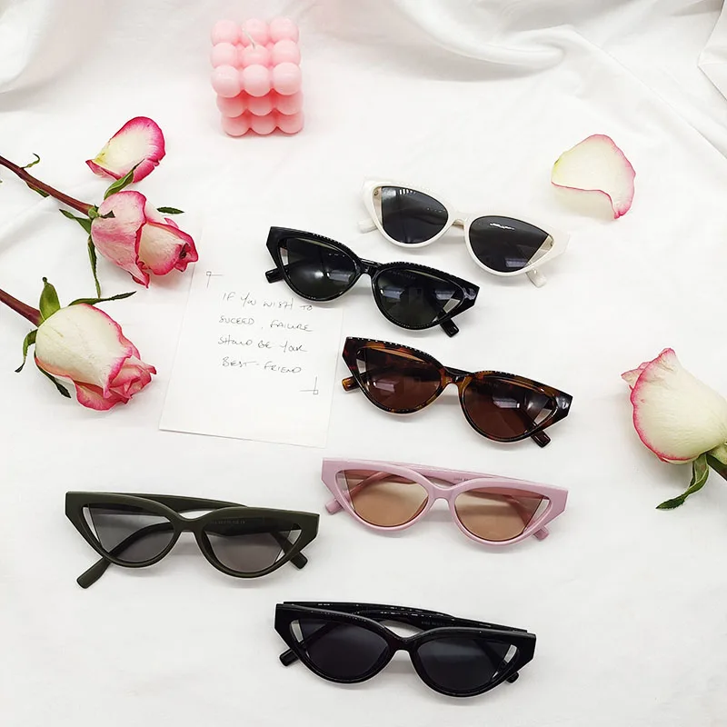 

Новинка 2023 маленькая оправа кошачий глаз женские модные европейские и американские трендовые солнцезащитные очки с полыми линзами