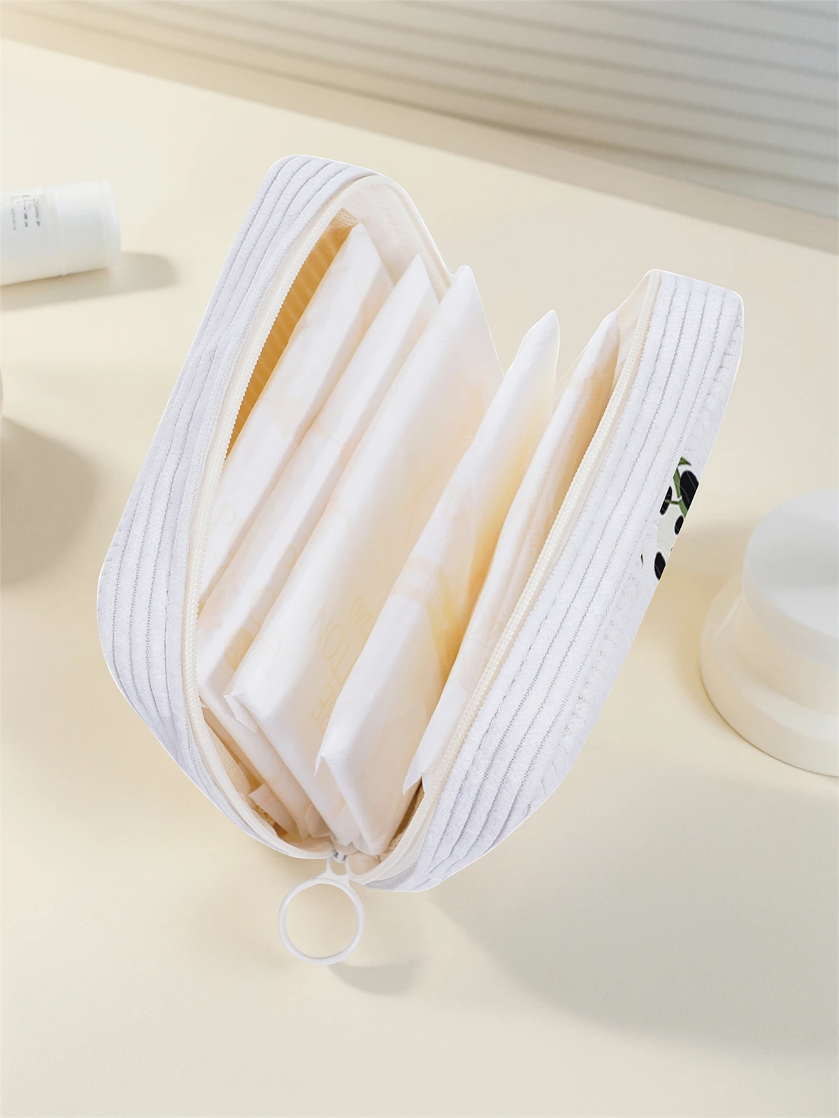 Panda pattern printed sanitary napkin storage bag, women's lightweight tissue bag, sanitary tissue bag