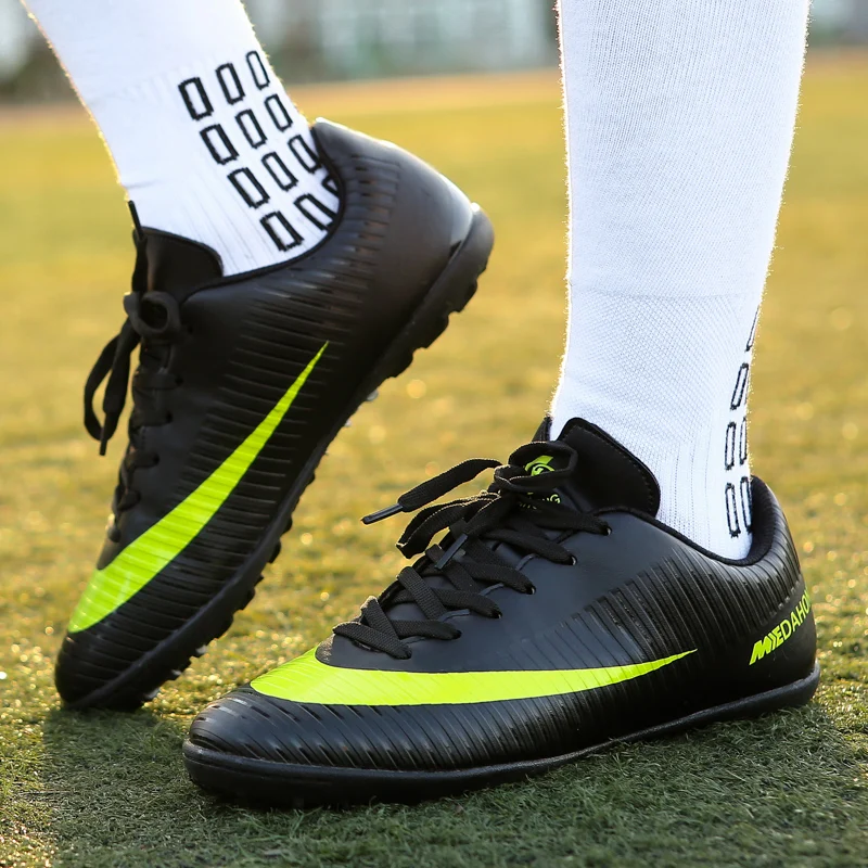 Sneakers Soccer Shoes Adult Kids Sport Footwear Cleats Grass Training Football Shoes Outdoor Durable Professional Futsal Sneaker