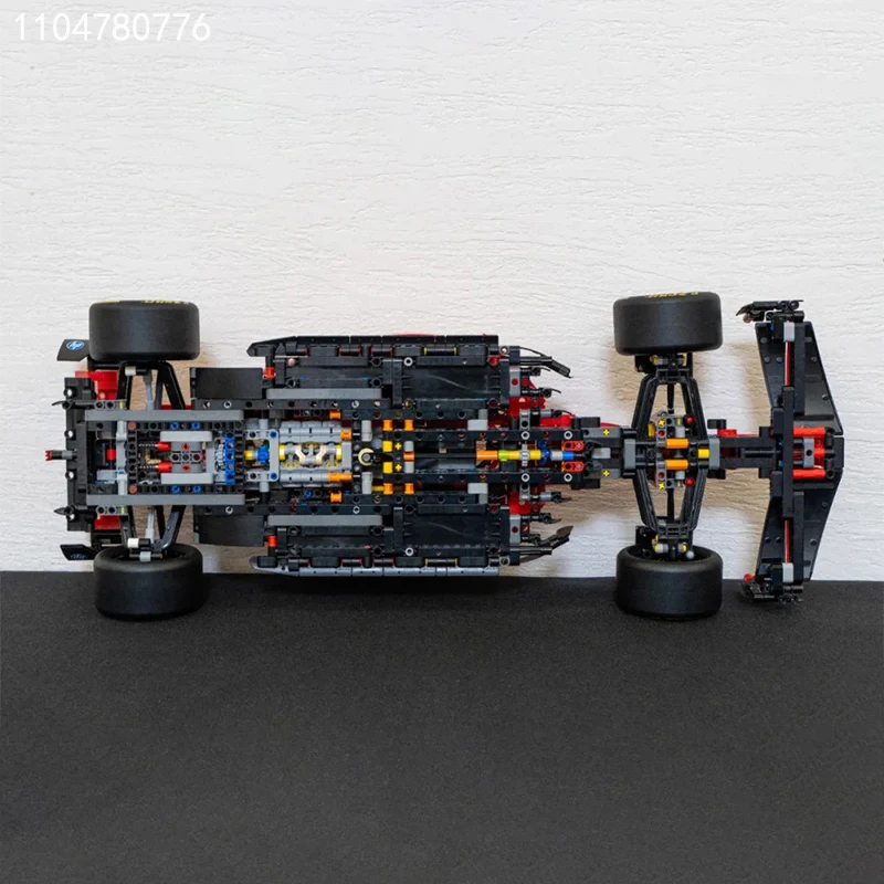 vu sur le dessous de la Ferrari SF-24 à construire