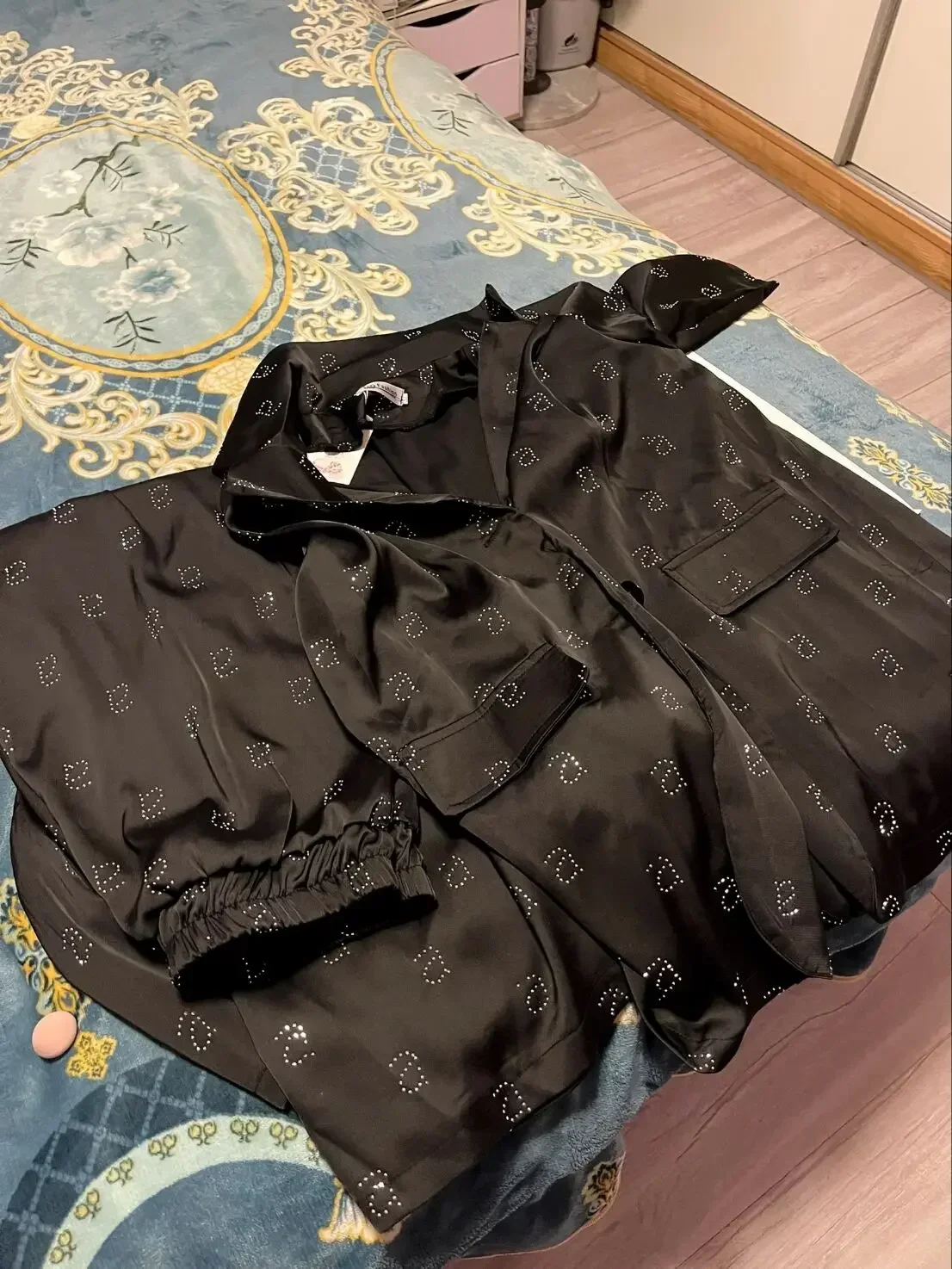 New Early Spring New Style, Light Luxury and High Quality, Heavy Industry Letter Hot Diamond Top, Suit Coat, Pants, Slimming Set