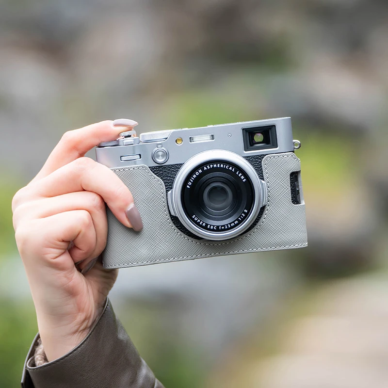 Mezza Custodia In Pelle Per Fujifilm X100F | Fondina Inferiore In PU Con Apertura Per Batteria | Coffee