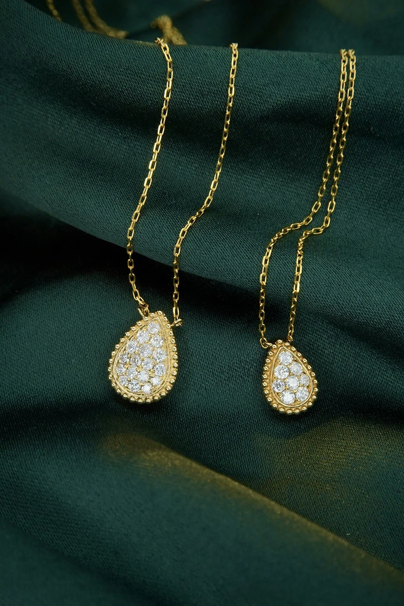 LUOWEND 18K Yellow Gold Necklace Real Natural Diamond Pendant Necklace for Women Wedding Classic Water Droplet Design Jewelry