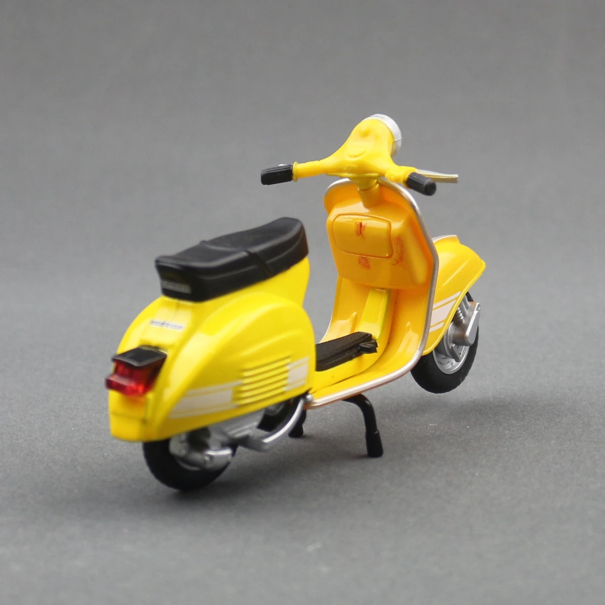 Vespa ミニカー 6台セット 1/18 スケール Amazon.com: OPO 10 - Collection Miniature Scooter 1/18