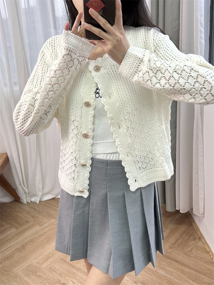 

"Gentle temperament" white diamond grid hollow knit cardigan sweet round neck diamond buckle long sleeved jacket for women