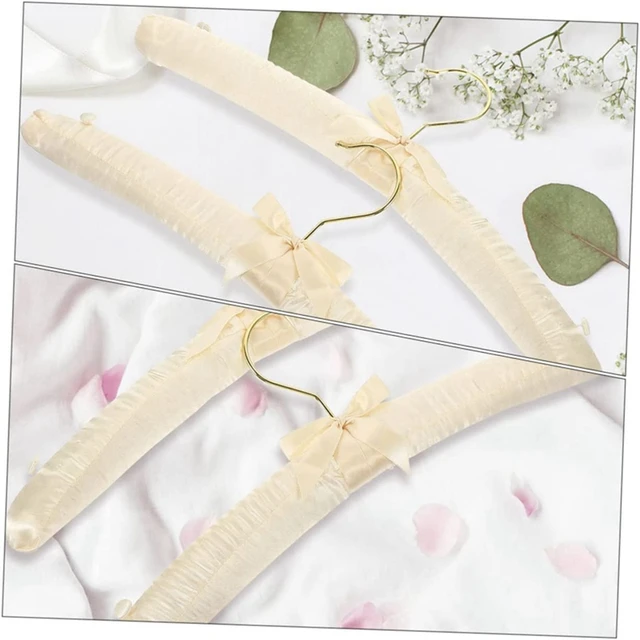 미끄럼 방지 행거로 옷장에 차원을 넘어선 우아함을 더하세요.