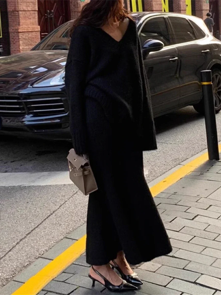 Bornladies Lazy Style Sweater Skirt Set Women's Autumn Winter V-neck Knitted Top Fish Tail Skirt Warm Fashionable Two-Piece Set