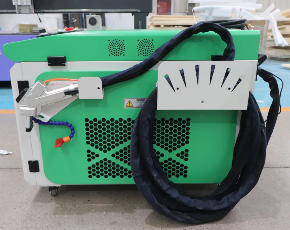 

MaxCool 1000W 1500W 2000W Fiber Laser Handheld Metal Parts Rust Cleaning Removal Machine