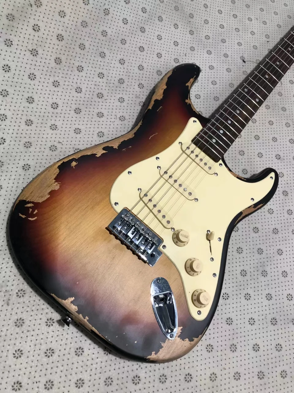 In Stock Classic Brand Aged Electric Guitar, Solid Wood, Quality