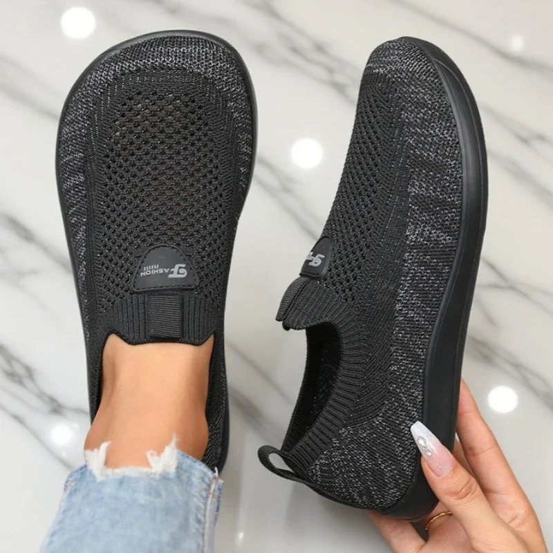 Women's Flat Shoes Breathable Fashionable Lightweight Soft Soled Walking Shoes Lazy Sleeves Solid Color Women's Casual Sneakers