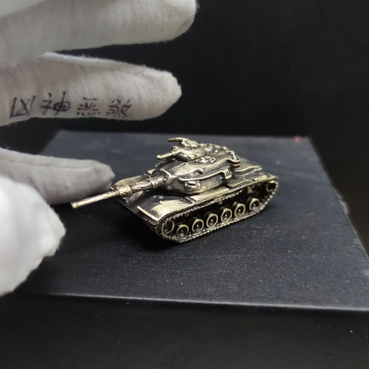 Rame Puro Solid Old World War Tiger Tank Model Military 3D Tank Miniature Soldier Model Decoration Desktop Ornament Toy Figure