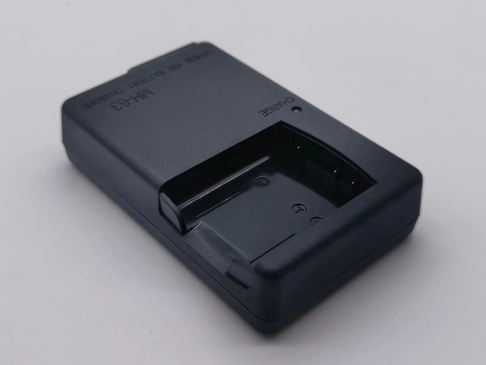 EL10/ EN-EL10 Battery Charger For Nikon MH-63 MH 63 MH63 S3000 S4000 S700 S600 S60 S520 S510 S500 S230 S220 S210 S200 Camera