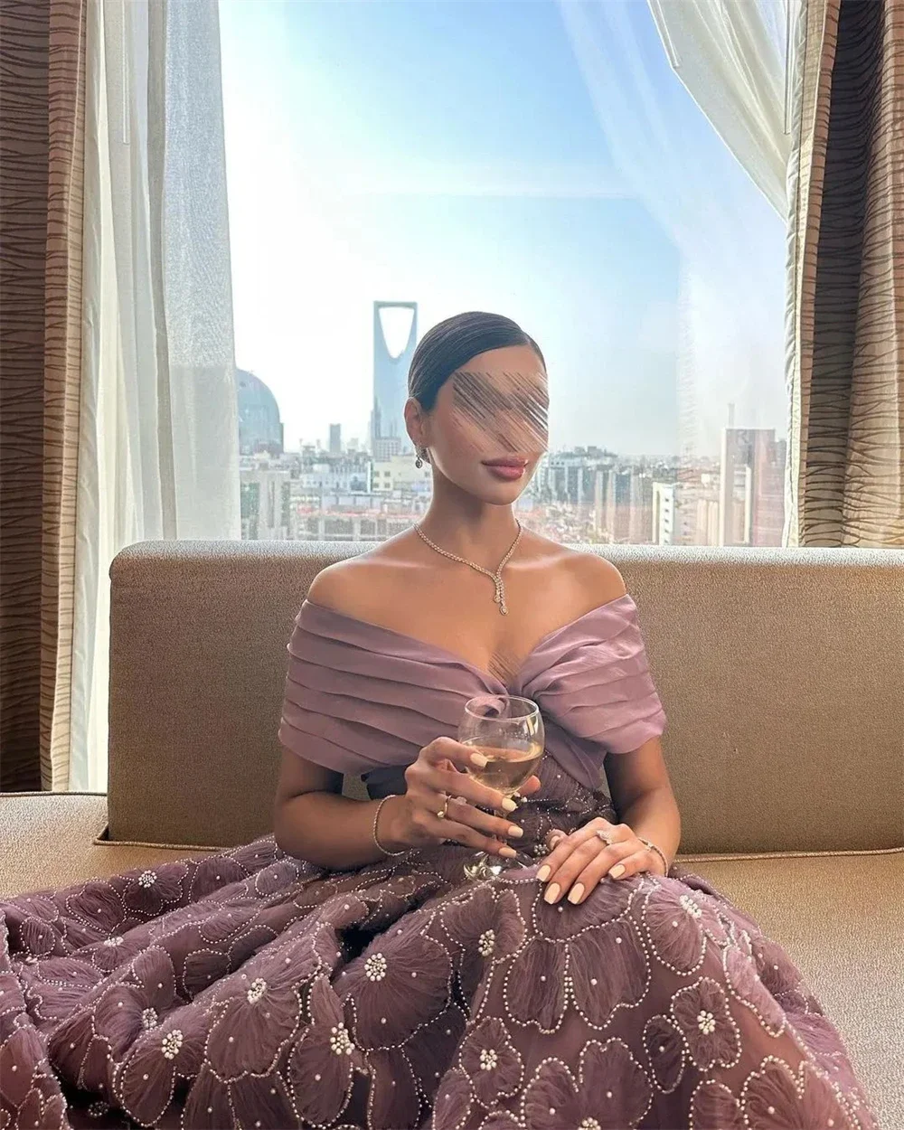 Customized Elegant Off the Shoulder Empire Party Dress Short