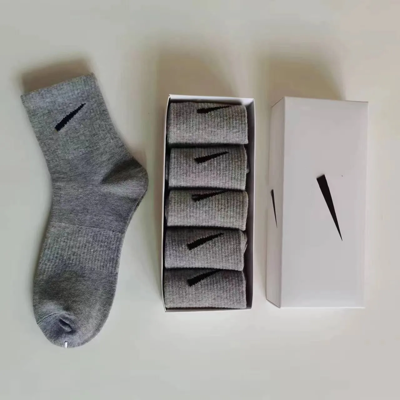 5 pairs/Designer stylish sports letter N printed socks pure cotton  man woman cotton athletic basketball socks box packaging