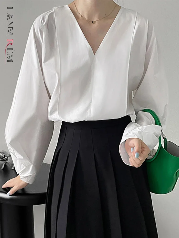 

[LANMREM] Spliced Design Pullover Shirts For Women V Neck Lantern Sleeve White Blouses Fashion Tops 2024 Summer New 26D8831