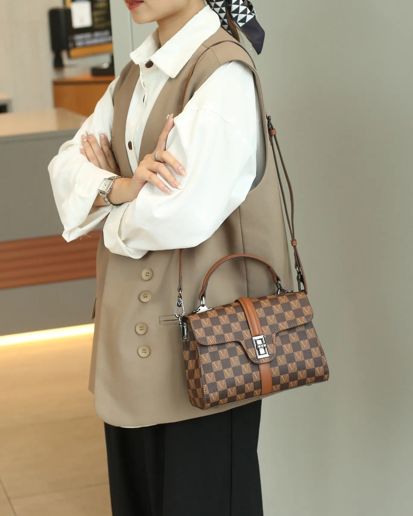 High Quality Crossbody Bag for Women's 2023 New Trendy One Shoulder Portable Large Capacity Fashionable Versatile Mom Bucket Bag