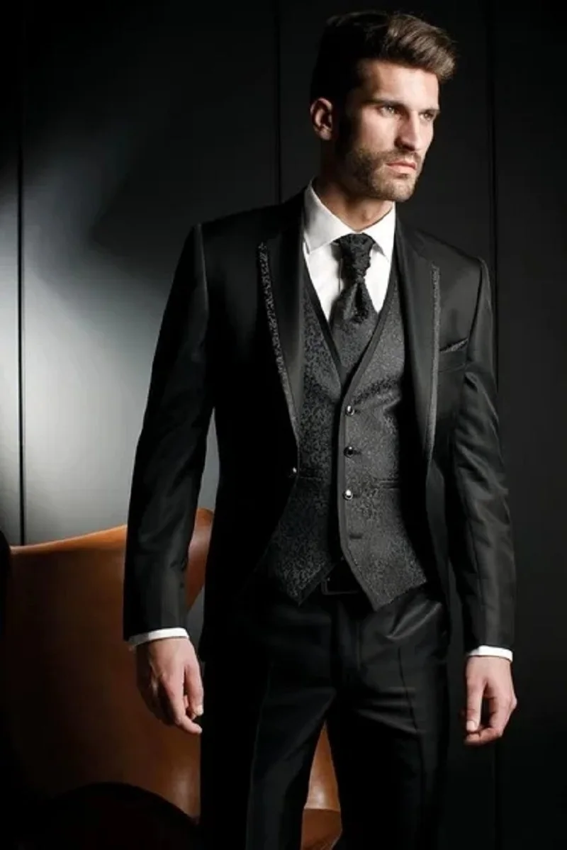 Grey Silver Men Suits Wedding Suits For Groom Tuxedos (Jacket+Pants+Vest) Three Pieces Groomsmen Suits Regular Big Sizes